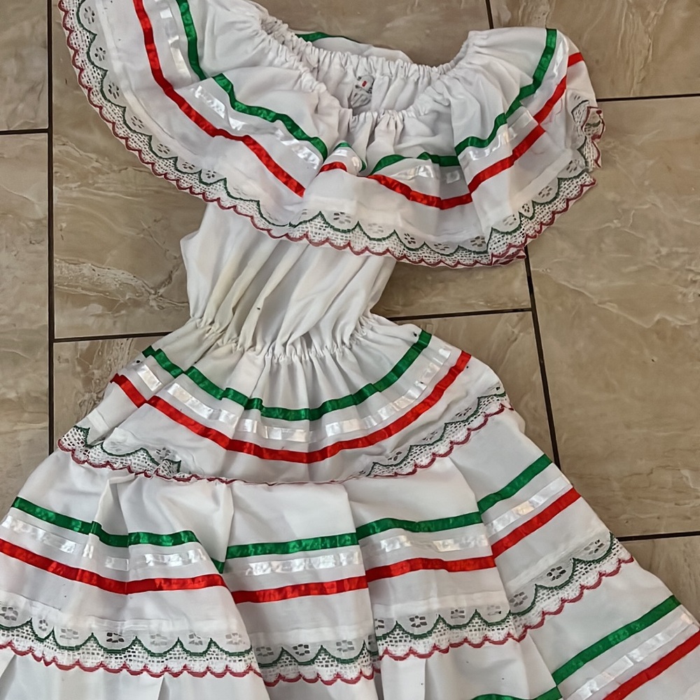 Size 8 girls dress.   Mexico dress for girls